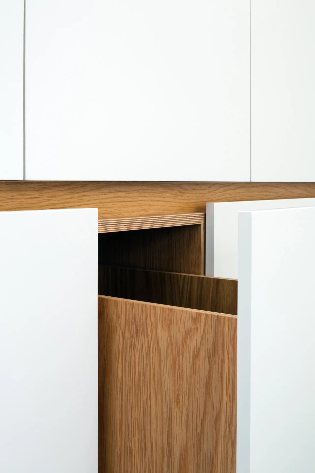 ‘Linear’ style cabinet door handle. The same recess creates the space to open the upper and lower doors.