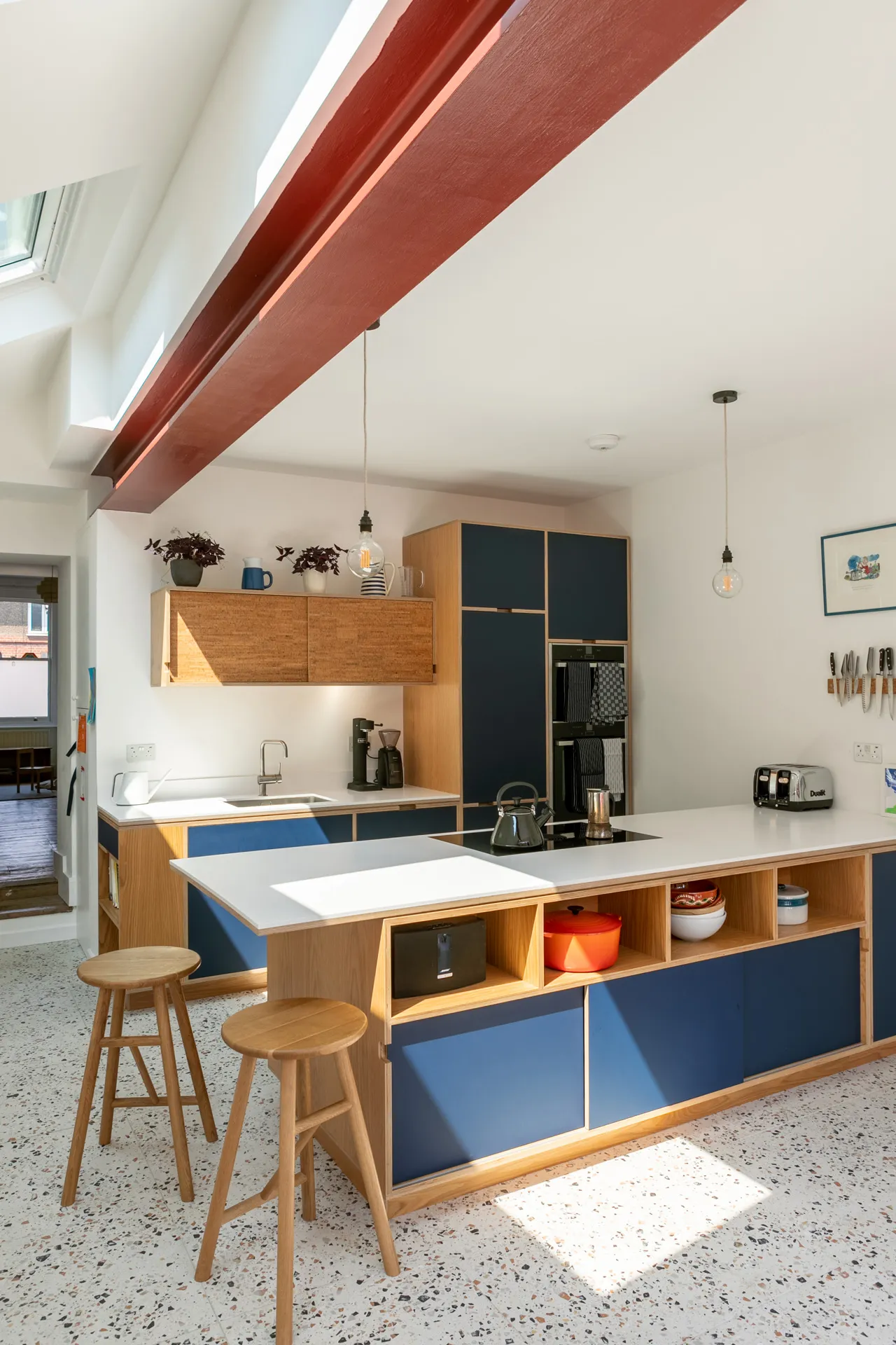 We love placing the hob on the island for a central, connected cooking experience.