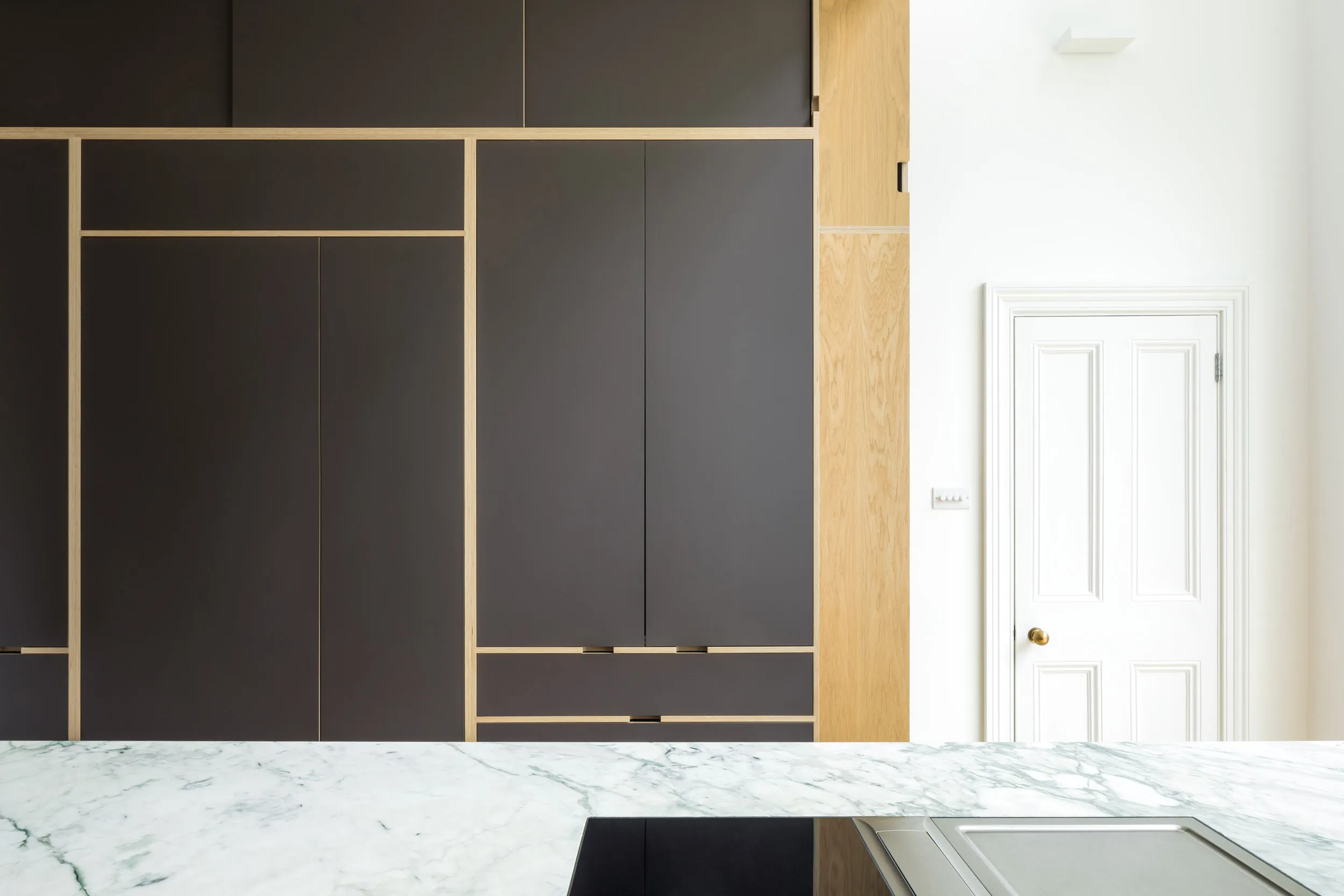 Graphic brown doors arrangement on plywood kitchen