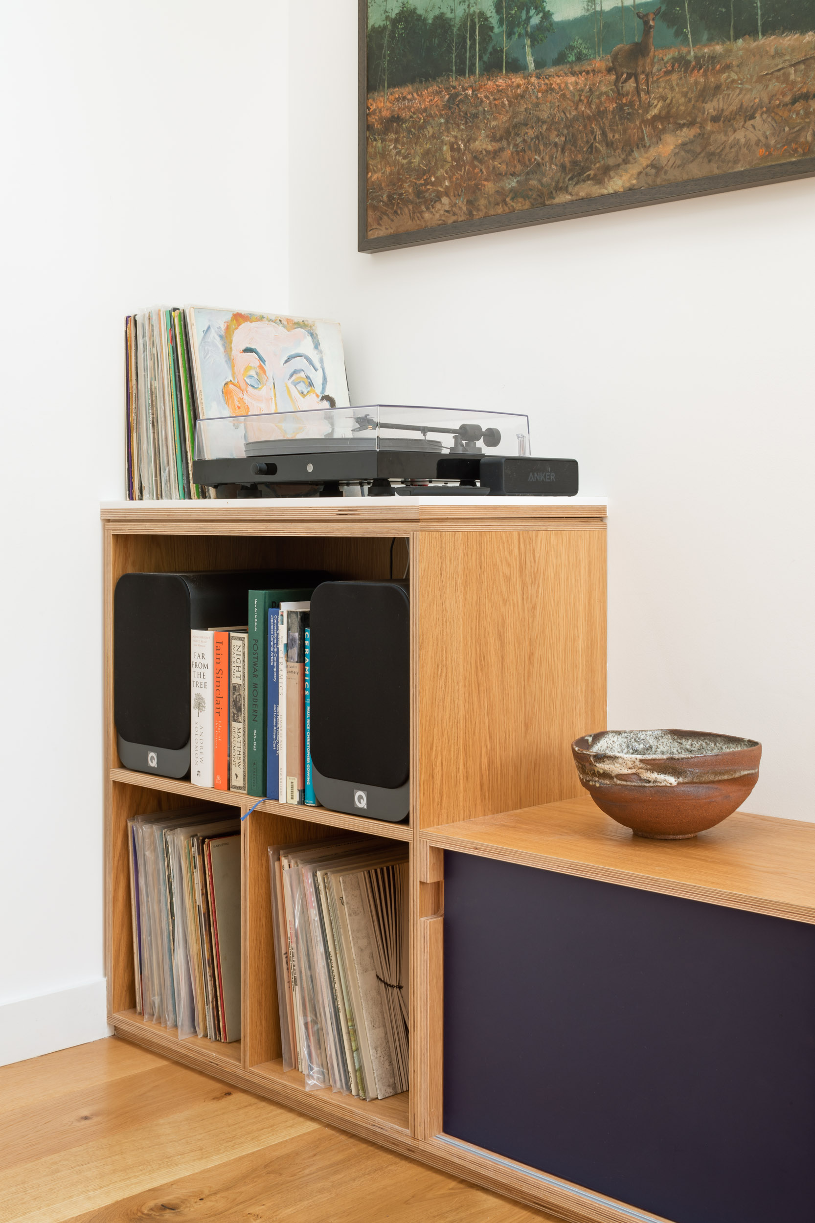 Oak vinyl storage and integrated bench