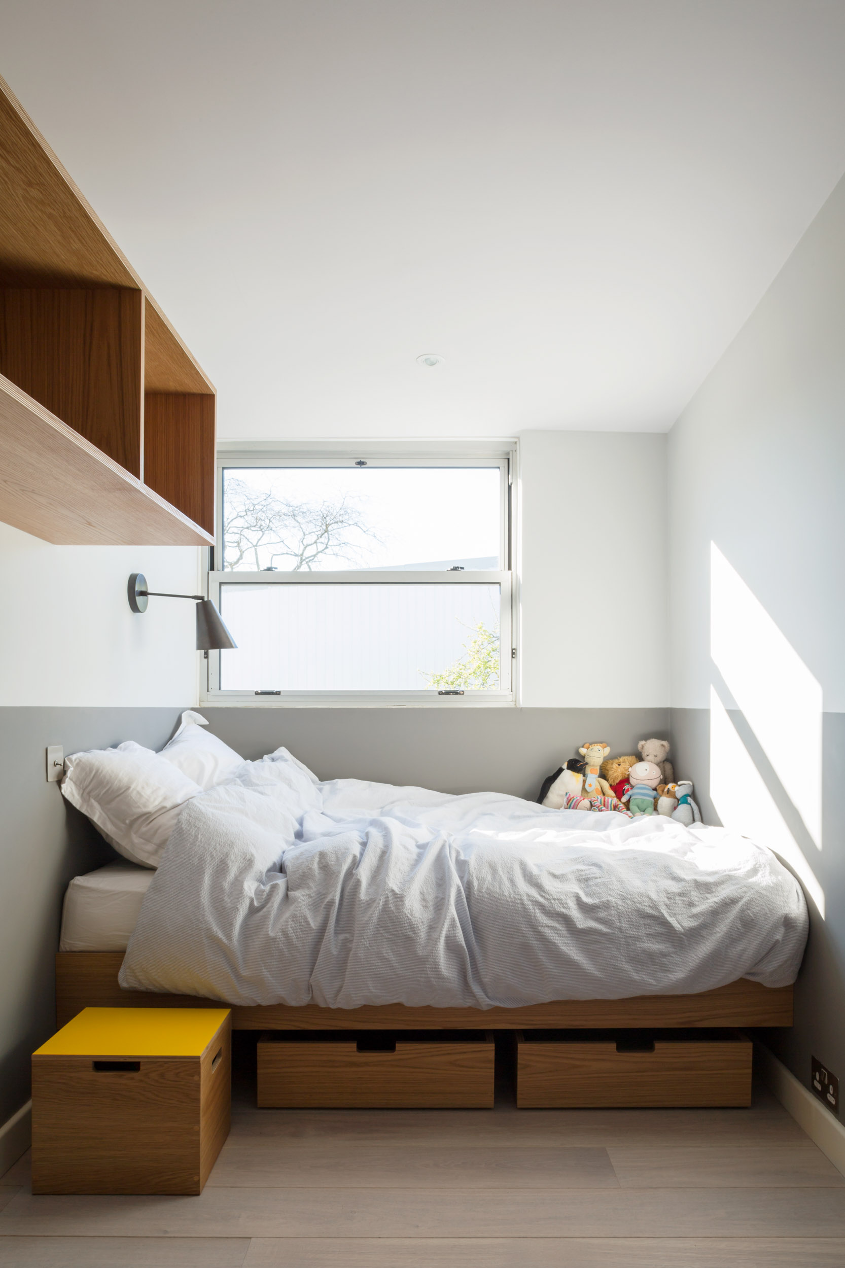 Small Bedroom Under Bed Storage