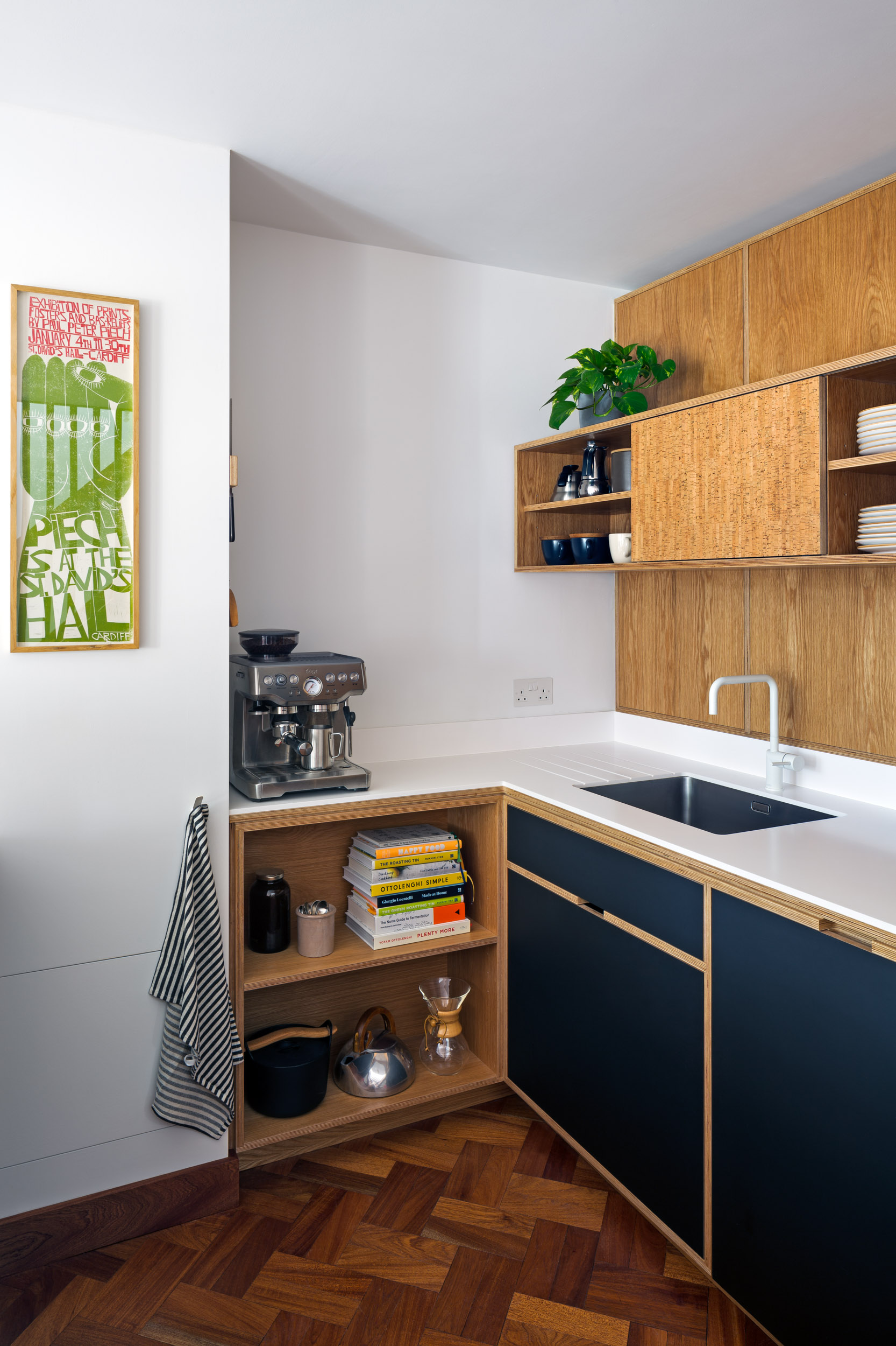 Plywood kitchen corner detail