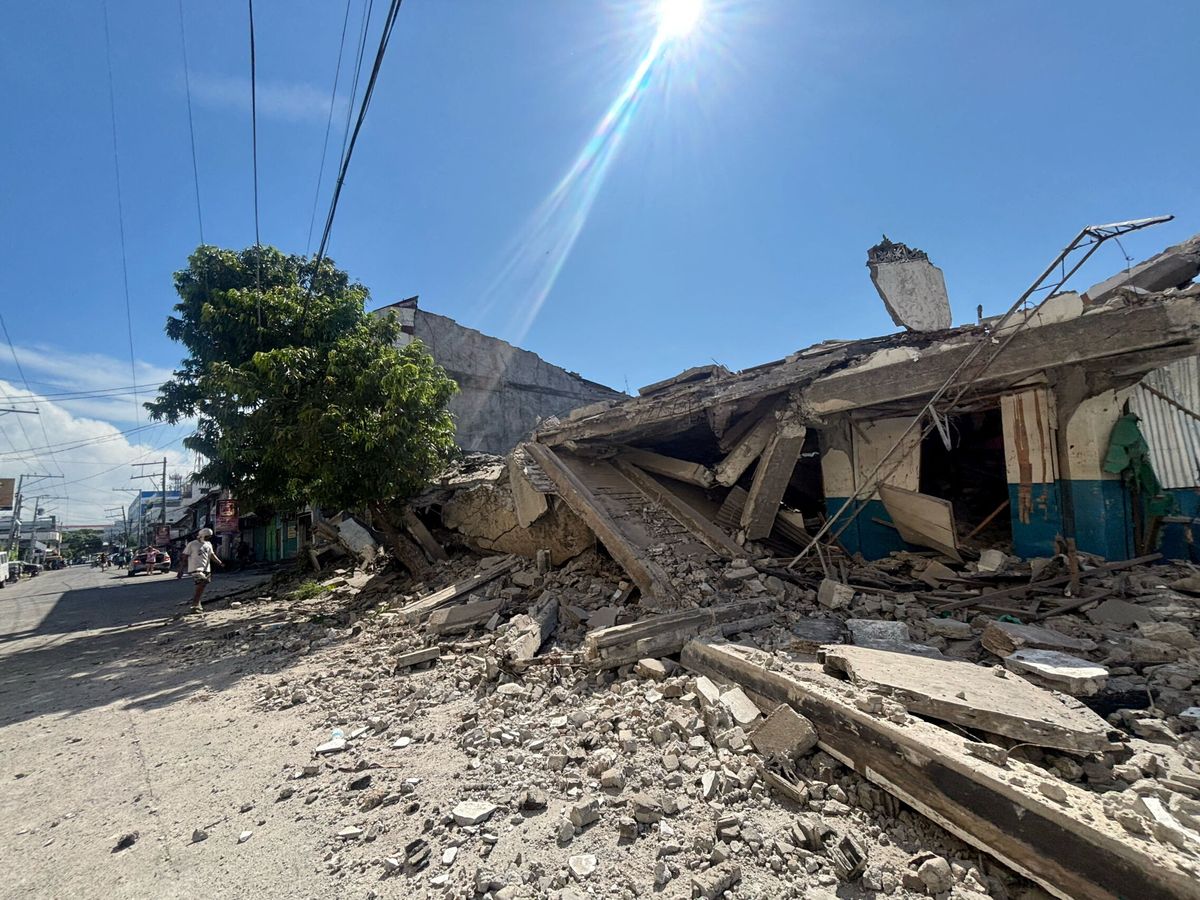 Un fuerte terremoto de magnitud 7,8 sacude Filipinas y Japón emite alerta  por tsunami