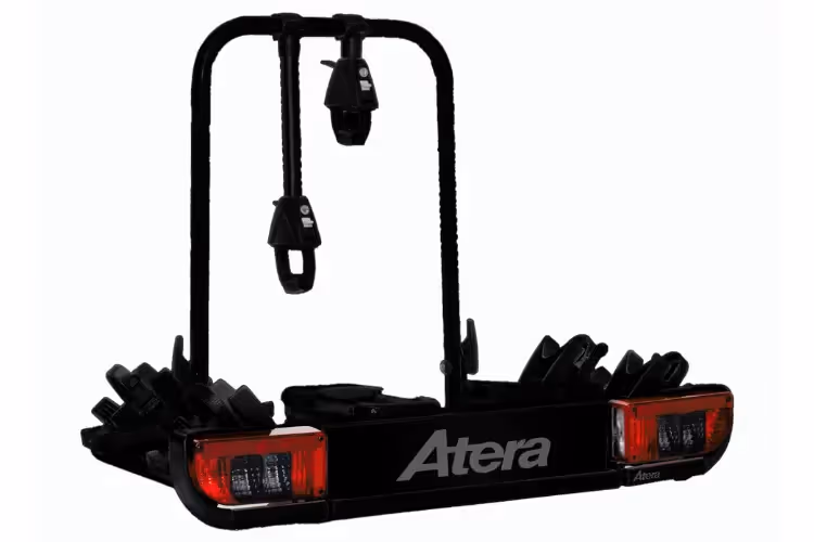 schwarzer Heckfahrardträger auf weißem Hintergrund