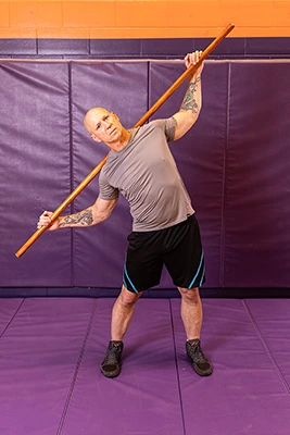 man demonstrating side bend