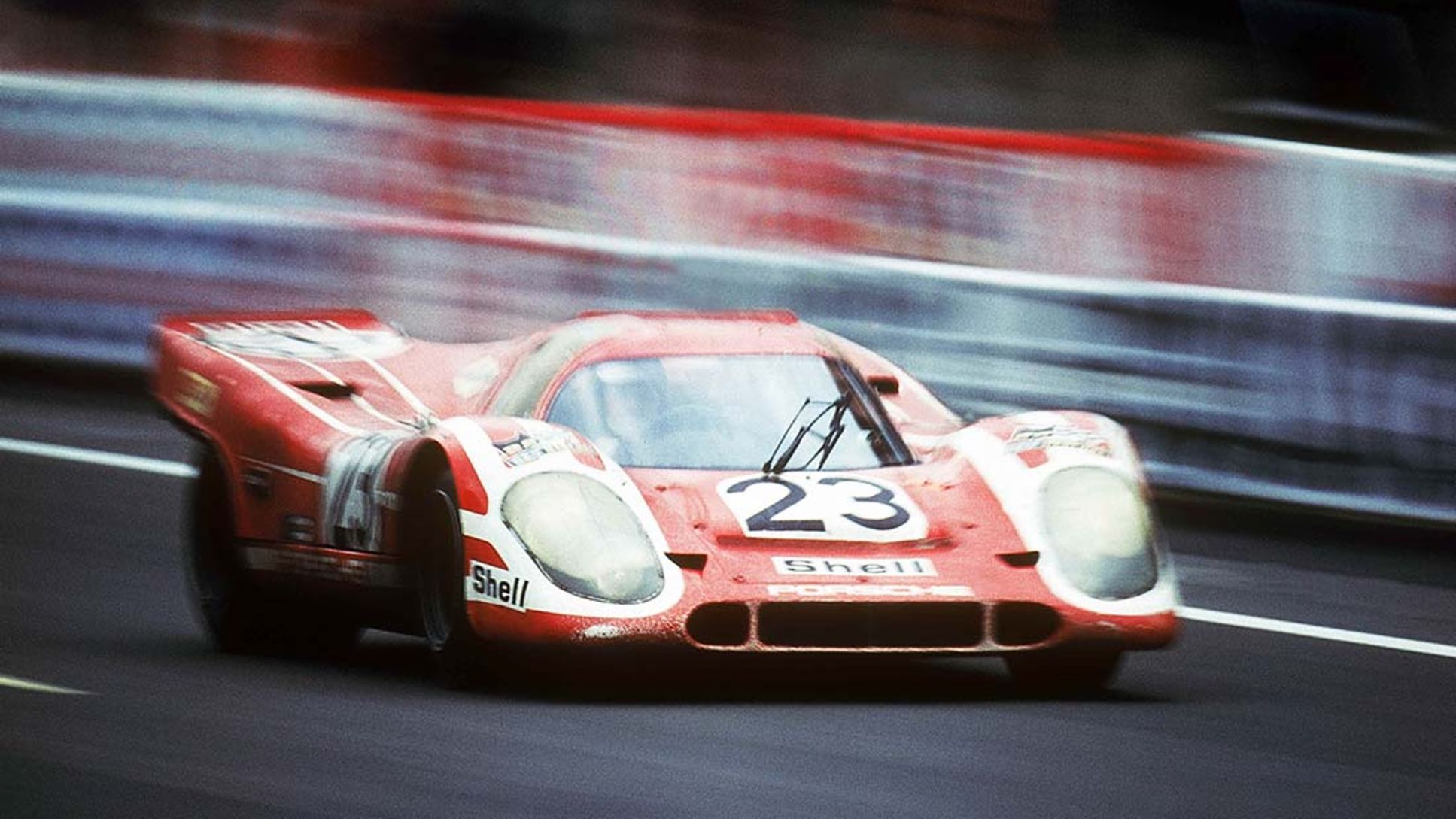 Porsche motorsport slaví 75 let. Jak se z malé automobilky stala legenda závodních tratí