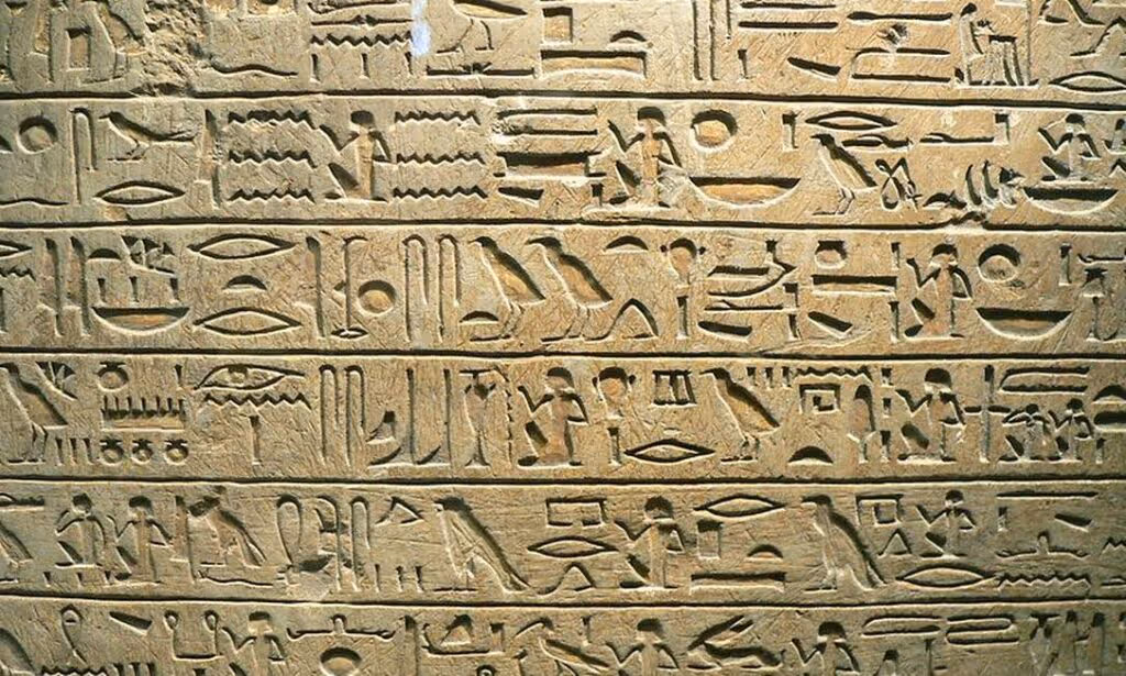 Exemplos de hieróglifos.