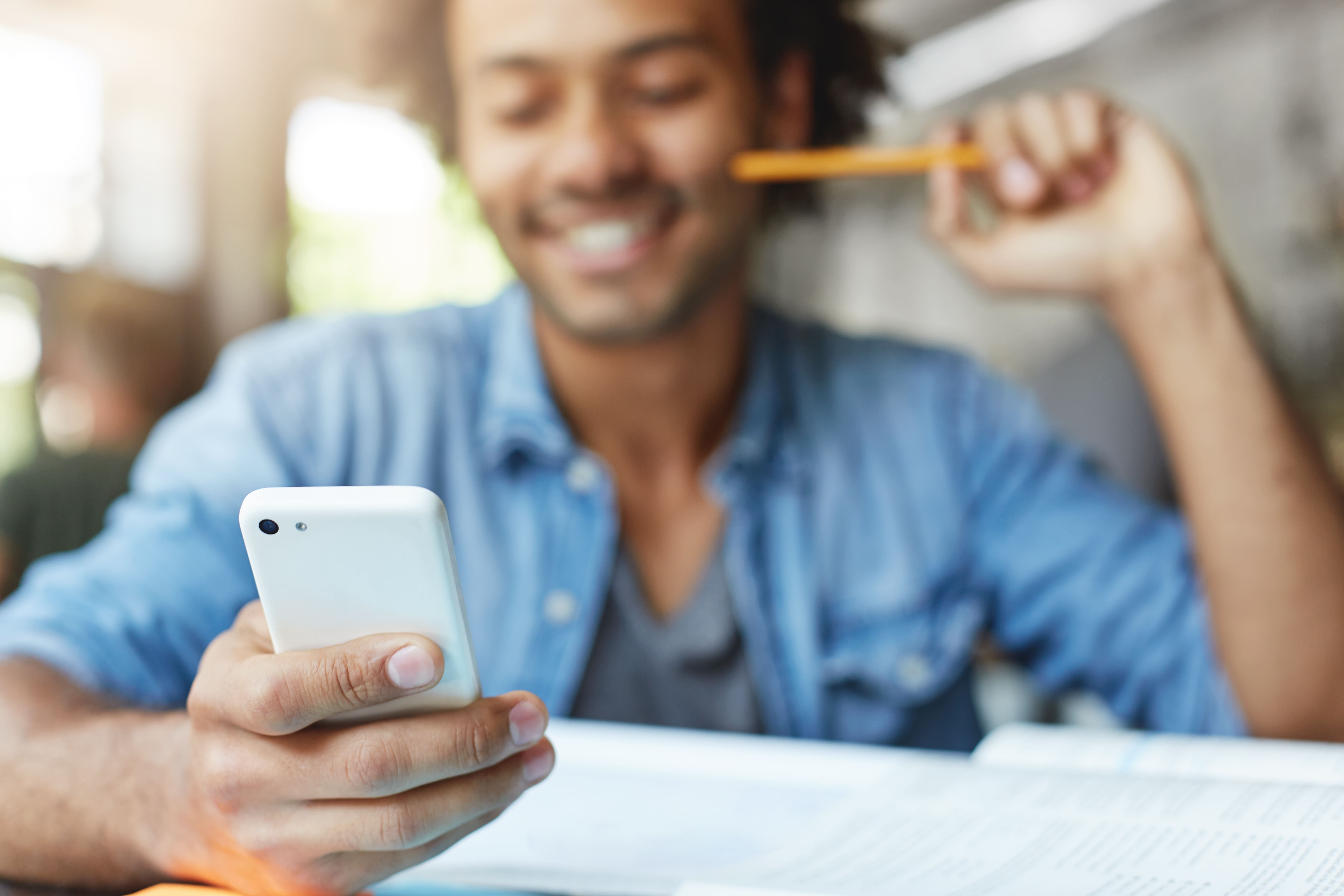Assinatura via WhatsApp para universidades: mais eficiência nos processos estudantis