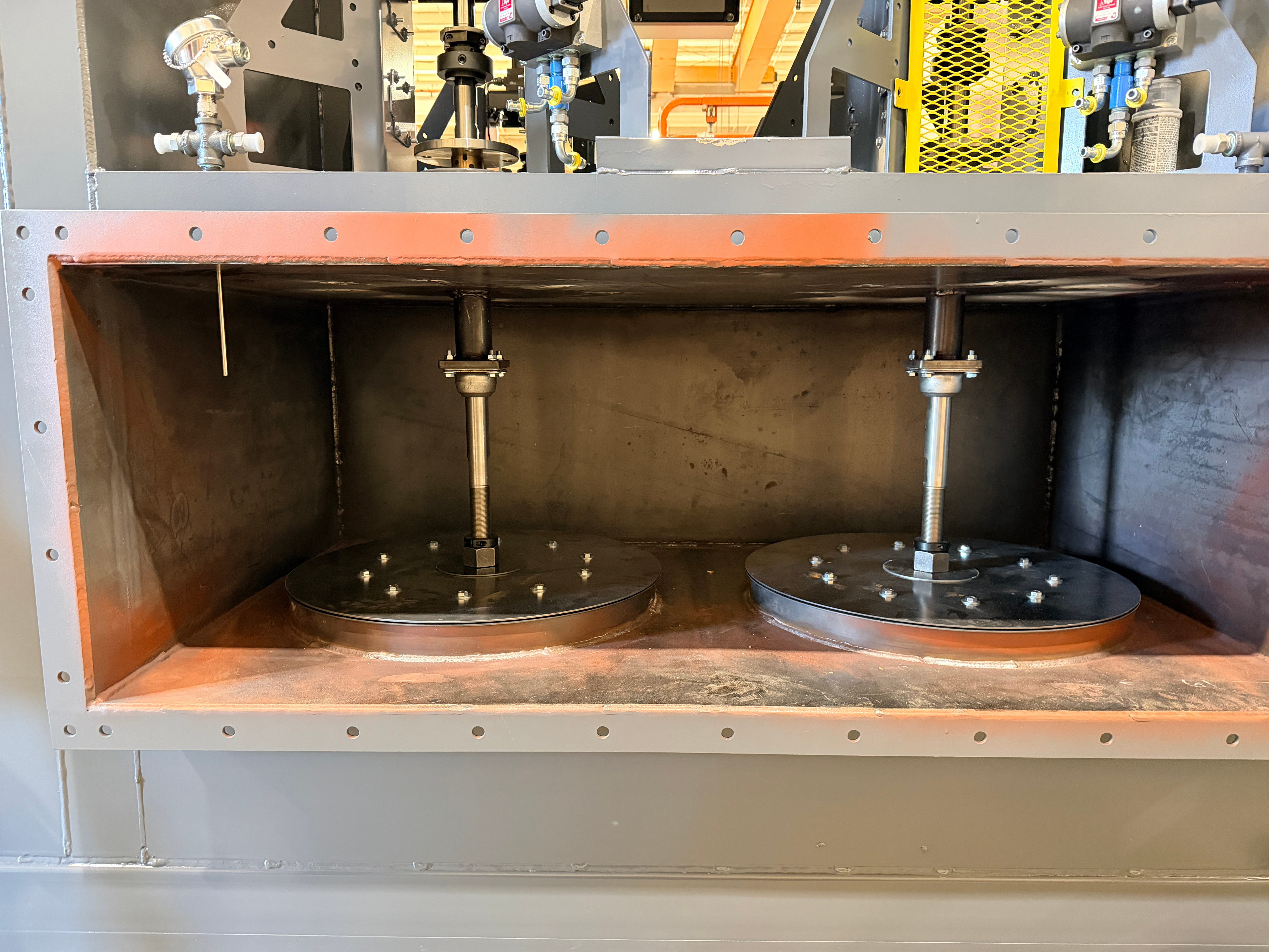 Poppet valves in a regenerative thermal oxidizer