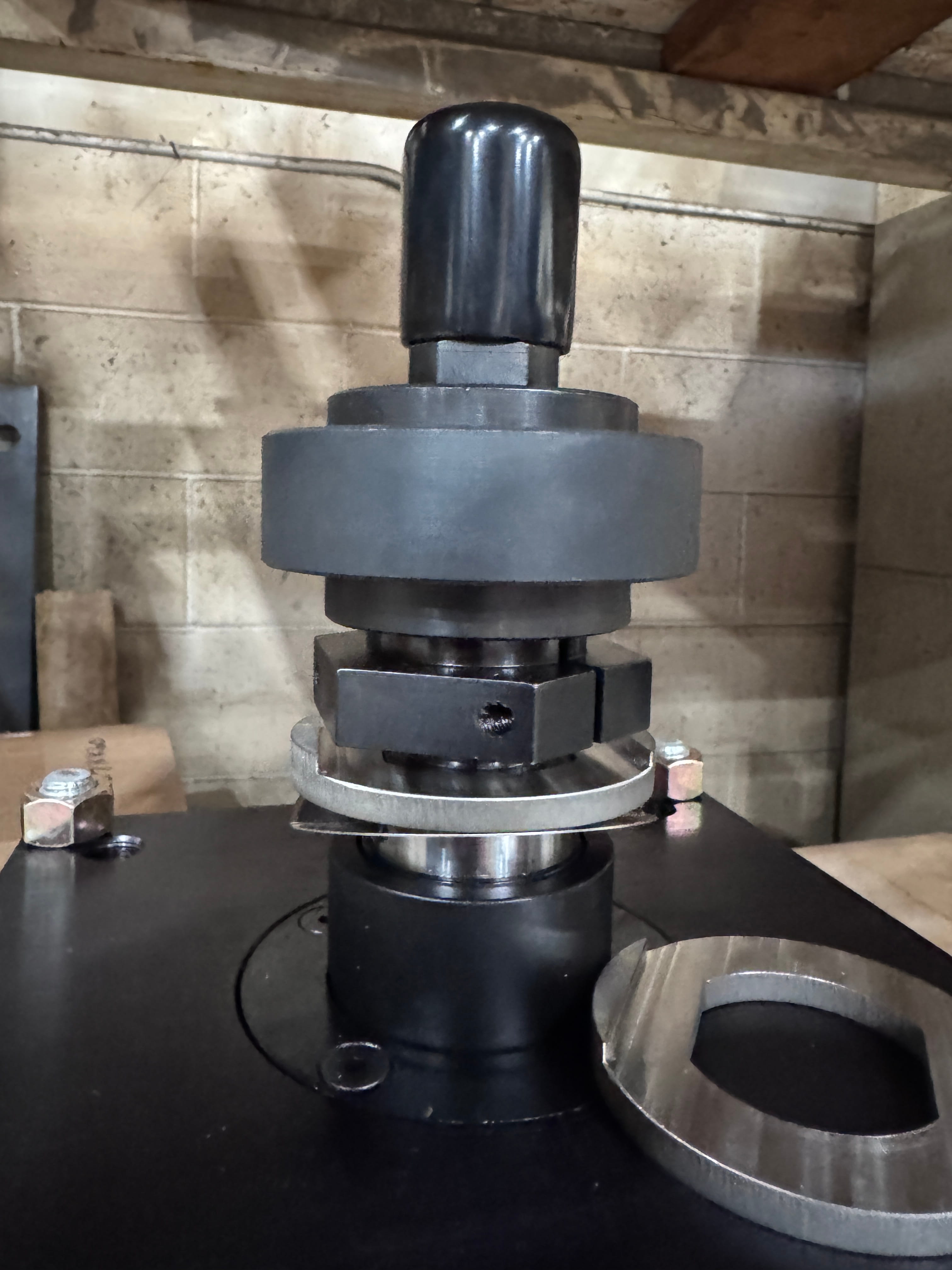Internal valve component for a regenerative thermal oxidizer