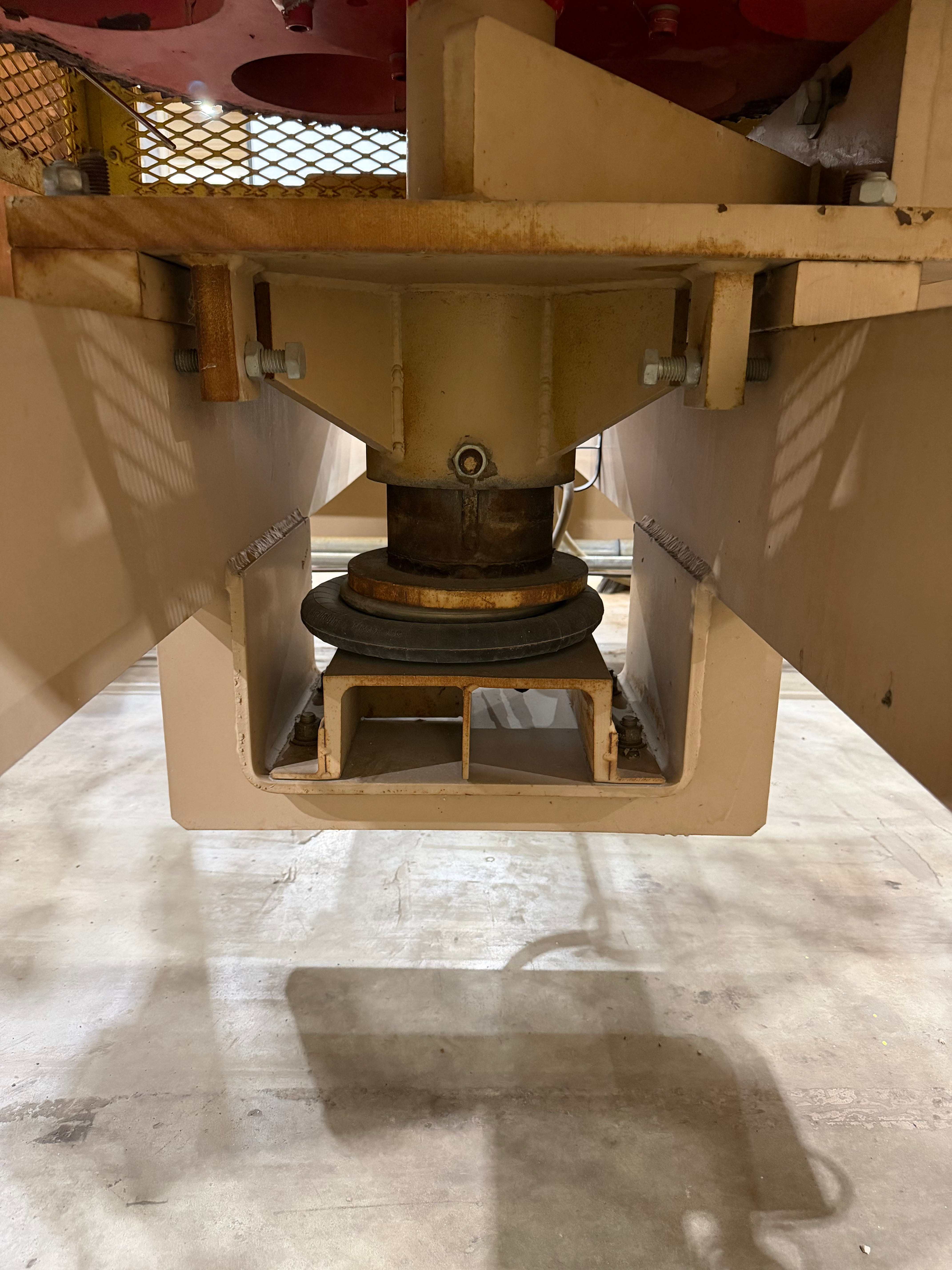 Rotary valve drive on regenerative thermal oxidizer
