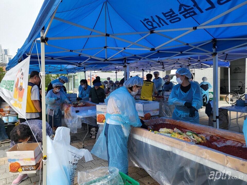 동탄금강펜테리움센트럴파크4차아파트에서 지난달 28일 ‘제2회 동탄 김장축제’가 열렸다. [사진=관리사무소]