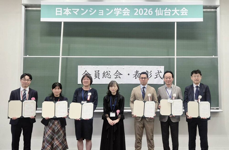 일본 미야기현 센다이시에서 개최된 ‘2026 센다이(仙台) 대회(심포지엄)’에서 노병용 우리관리 회장(우측 두 번째)이 ‘2025년도 실무업적상’을 수상했다. [사진=우리관리]