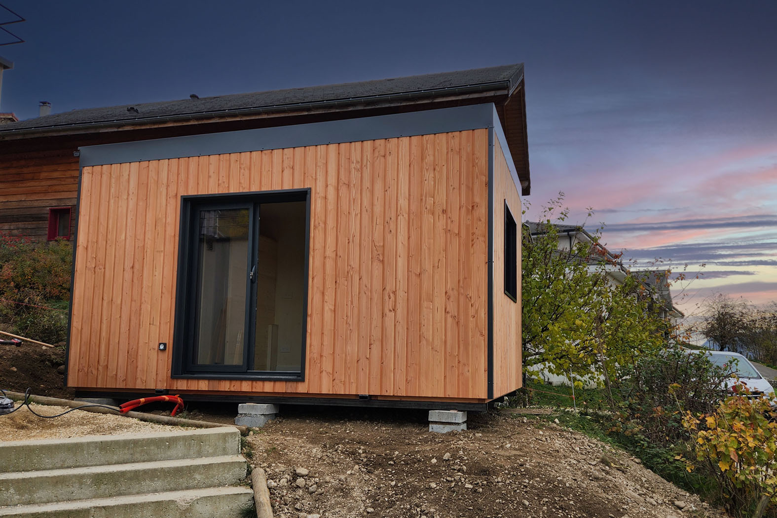 Photo d'une Tiny House fabriquée en France, avec un intérieur aménagé pour mieux vivre dans un style minimaliste.