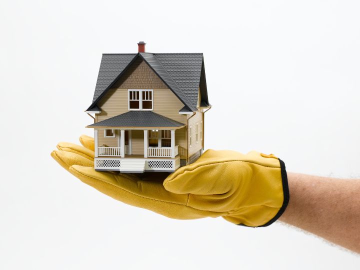 Family-Owned vs. Corporate Contractors: Benefits for Arizona Homeowners