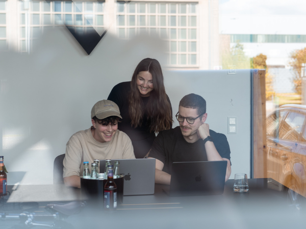 Performance-Analyse und Kampagnenauswertung im Team von adfriends.