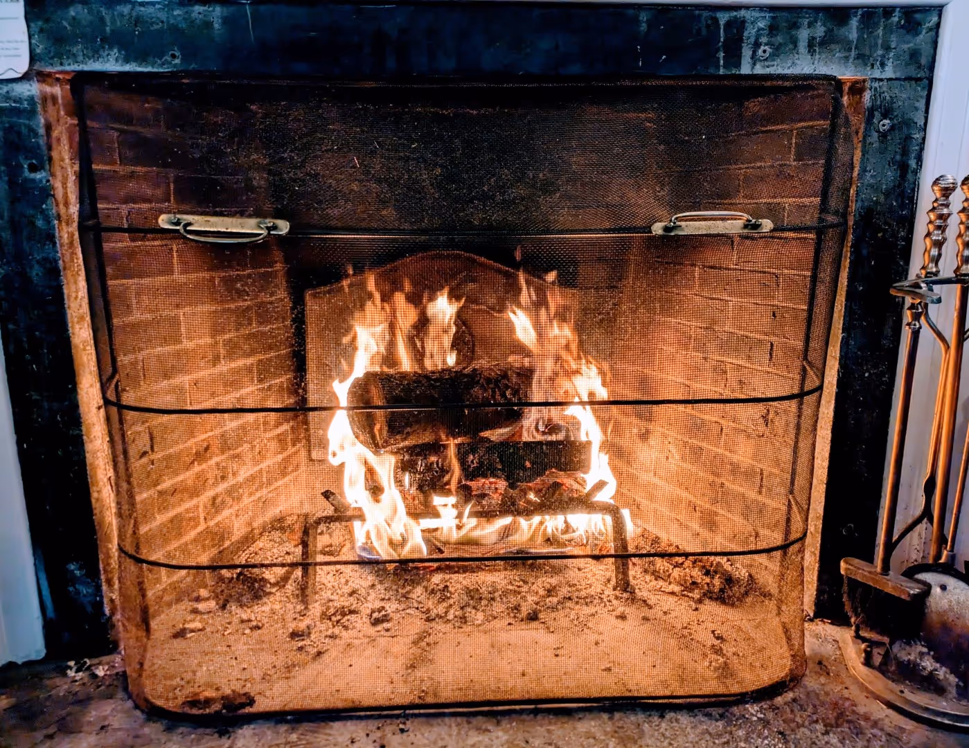 Rolling Ridge Sitting Room fireplace with blazing fire