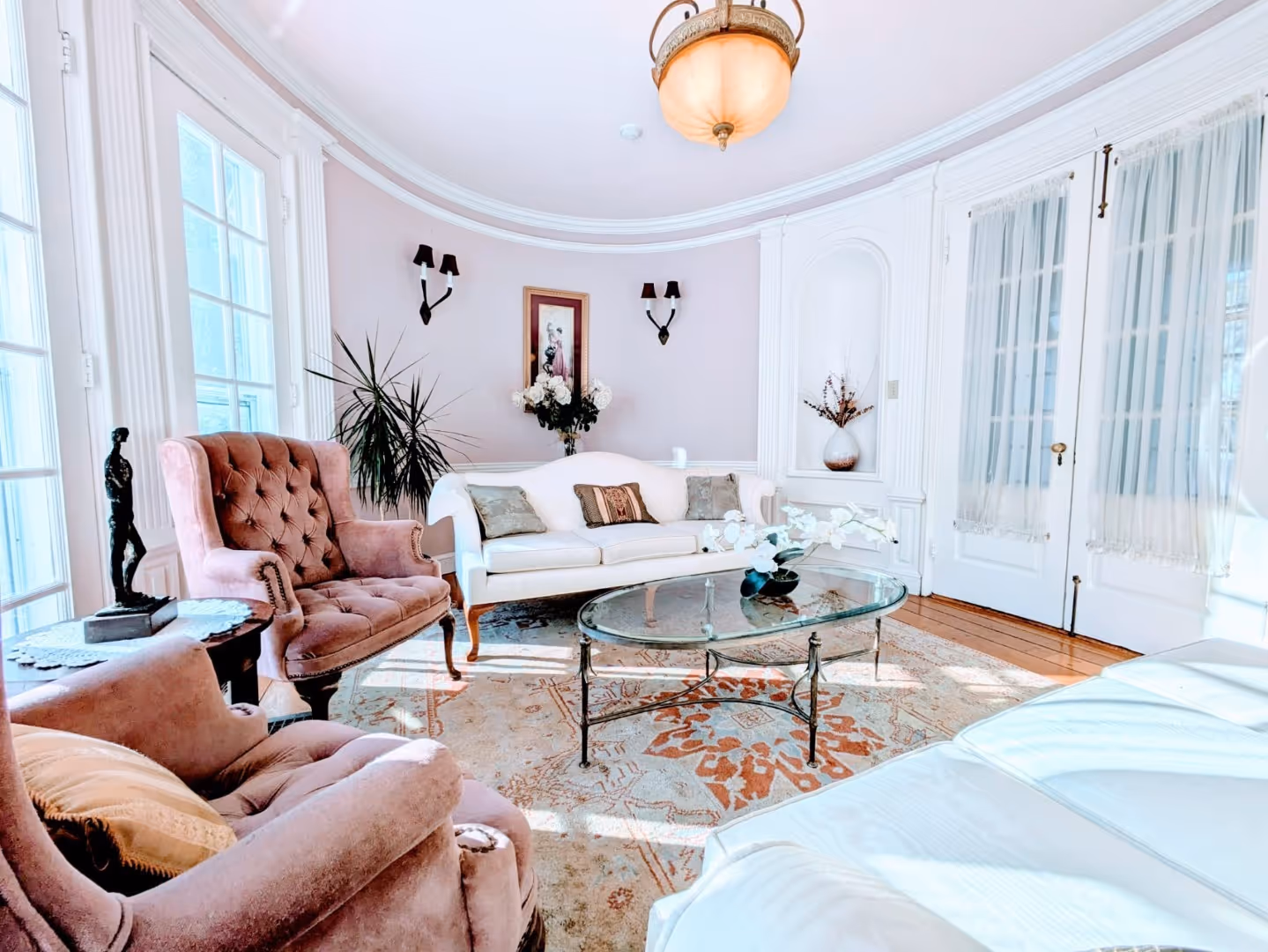Rolling Ridge Oval Room from far corner