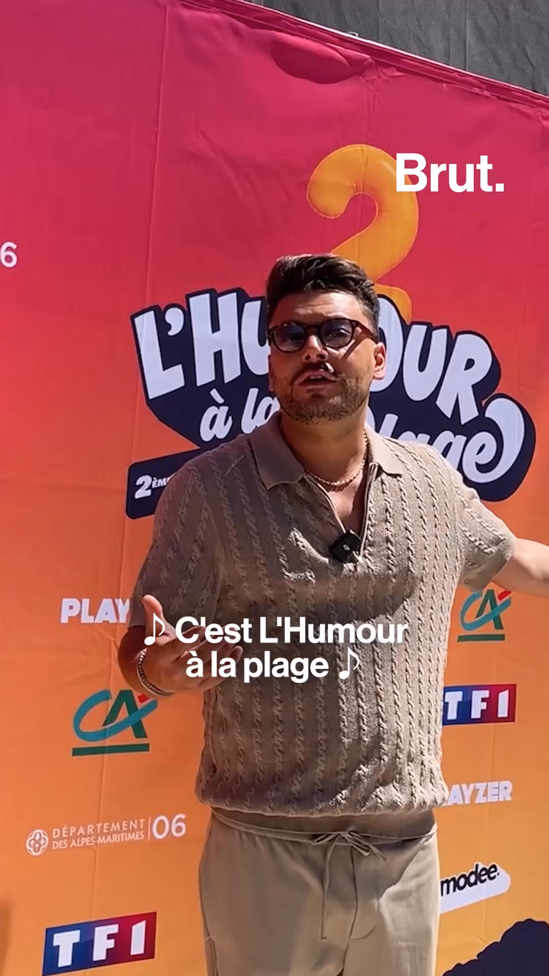 brut-etait-au-festival-l-humour-a-la-plage-a-juan-les-pins-avec-kev-adams