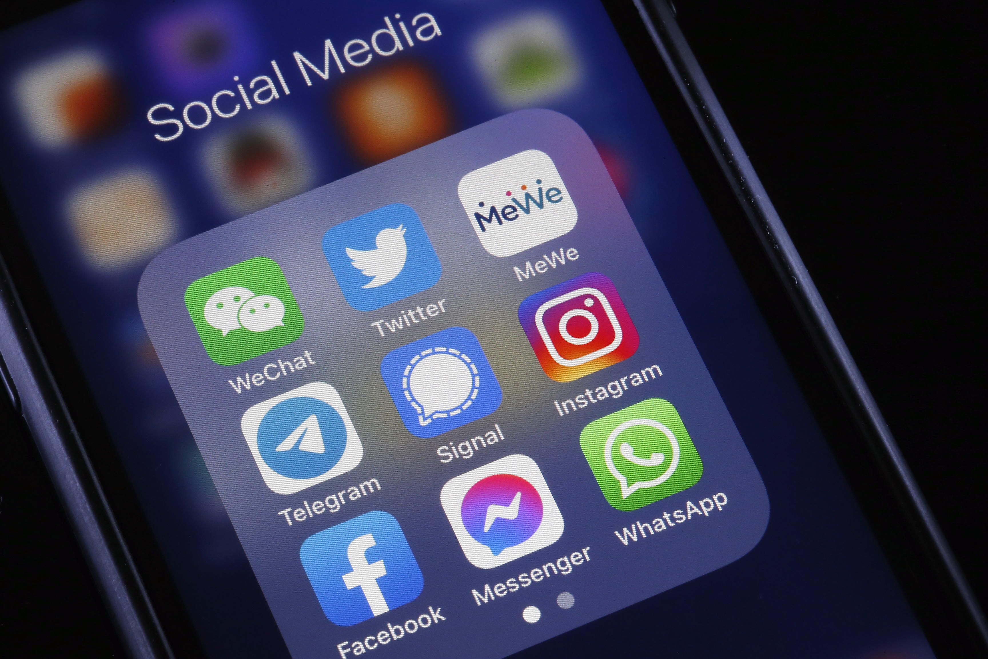 L'Elysée relance son projet d'interdire les réseaux sociaux aux moins de 15 ans