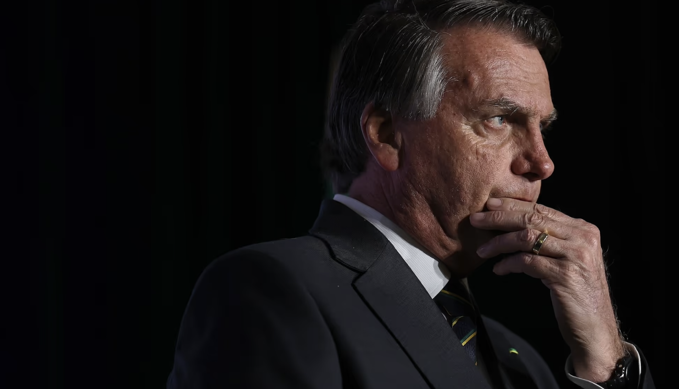 L'ex-président brésilien Jair Bolsonaro contraint de porter un bracelet électronique