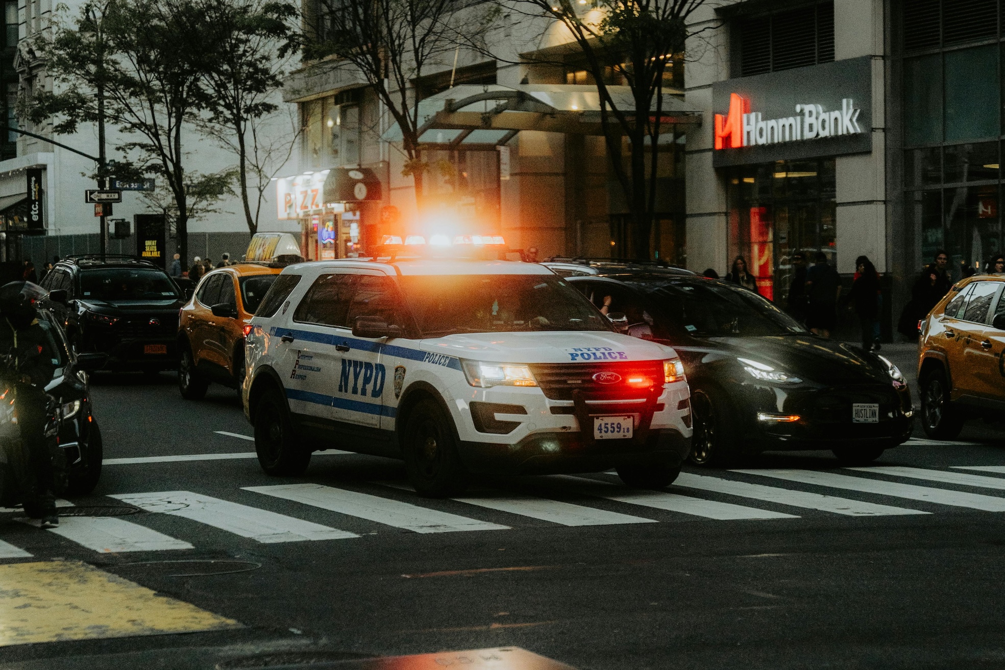 Un tireur tue au moins quatre personnes à New York avant d'être retrouvé mort