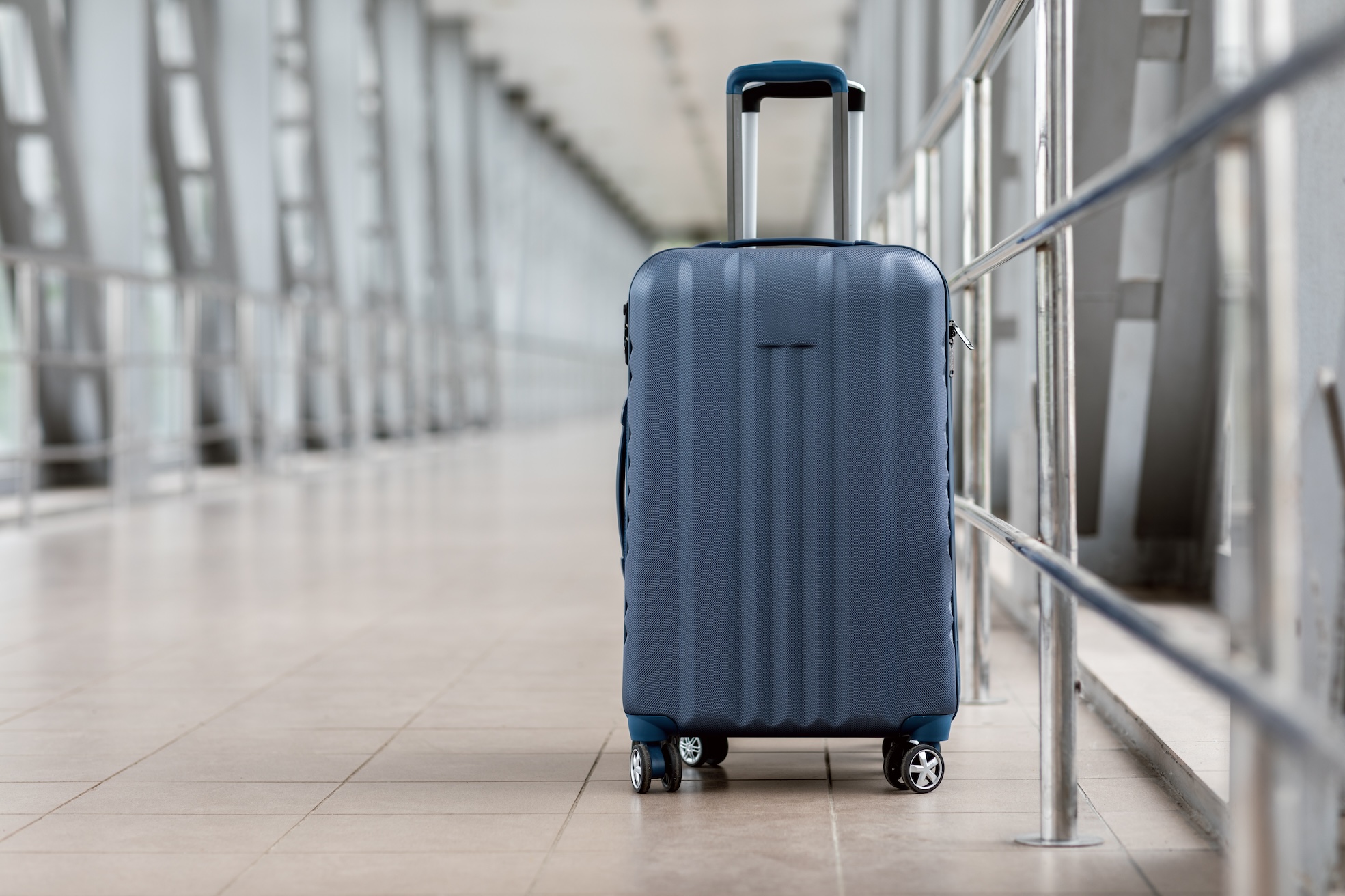 Une femme arrêtée après avoir voyagé avec un enfant dans une valise