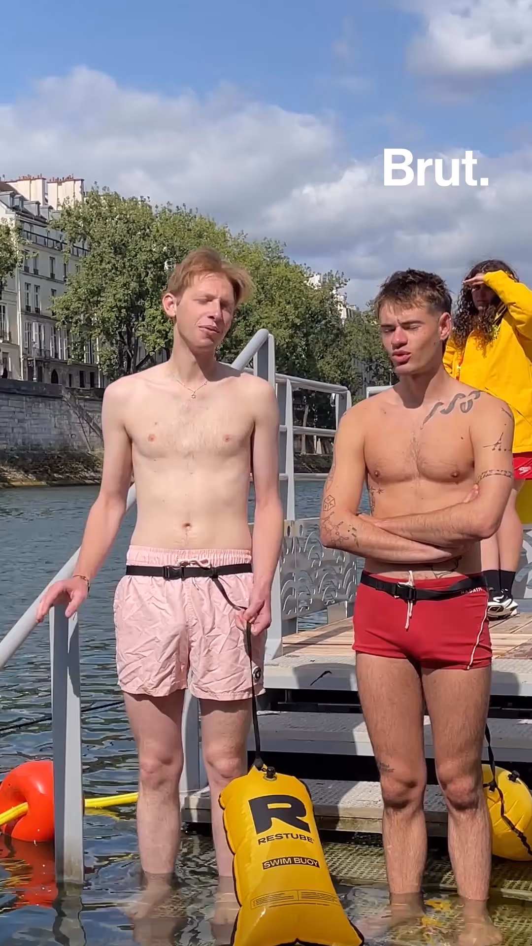 un-mois-apres-l-ouverture-comment-se-passe-la-baignade-dans-la-seine-a-paris