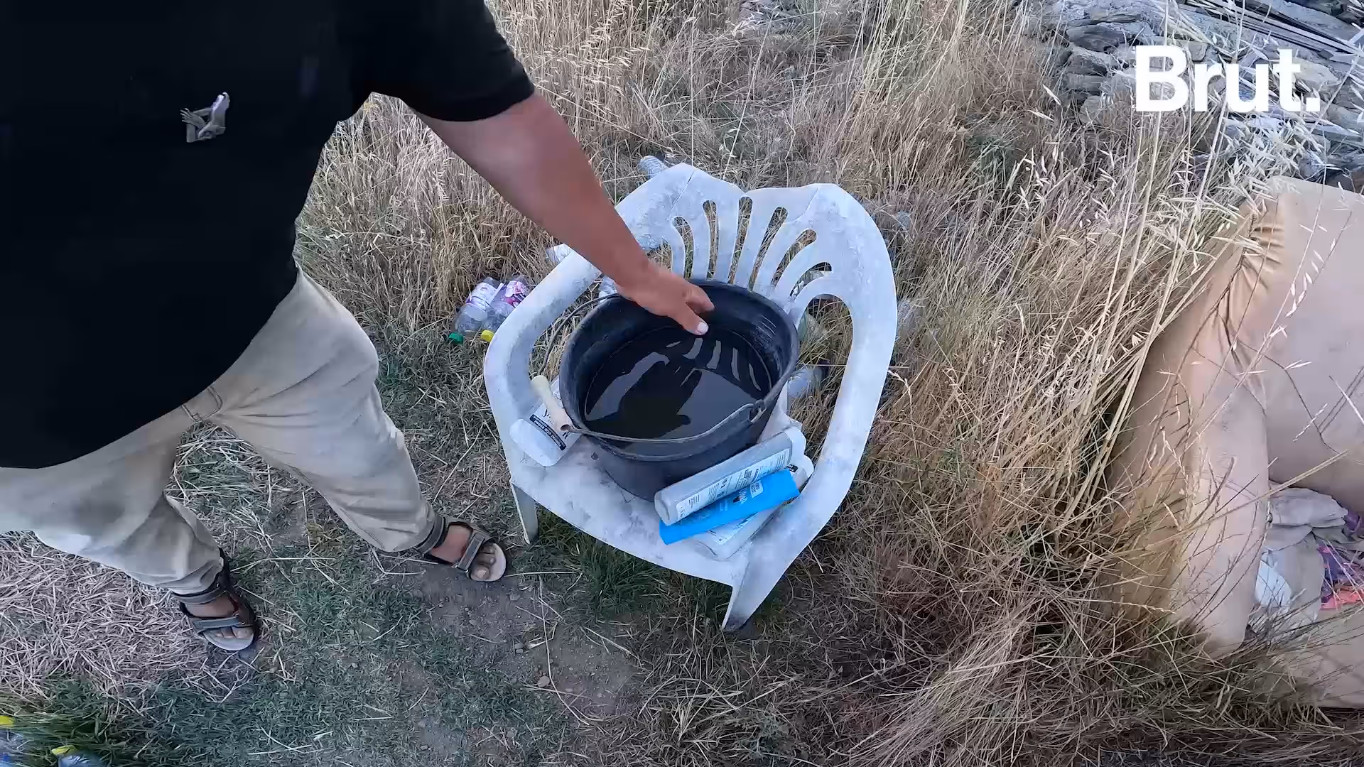 michel-est-le-dernier-a-habiter-ce-village-depuis-la-mort-de-son-pere