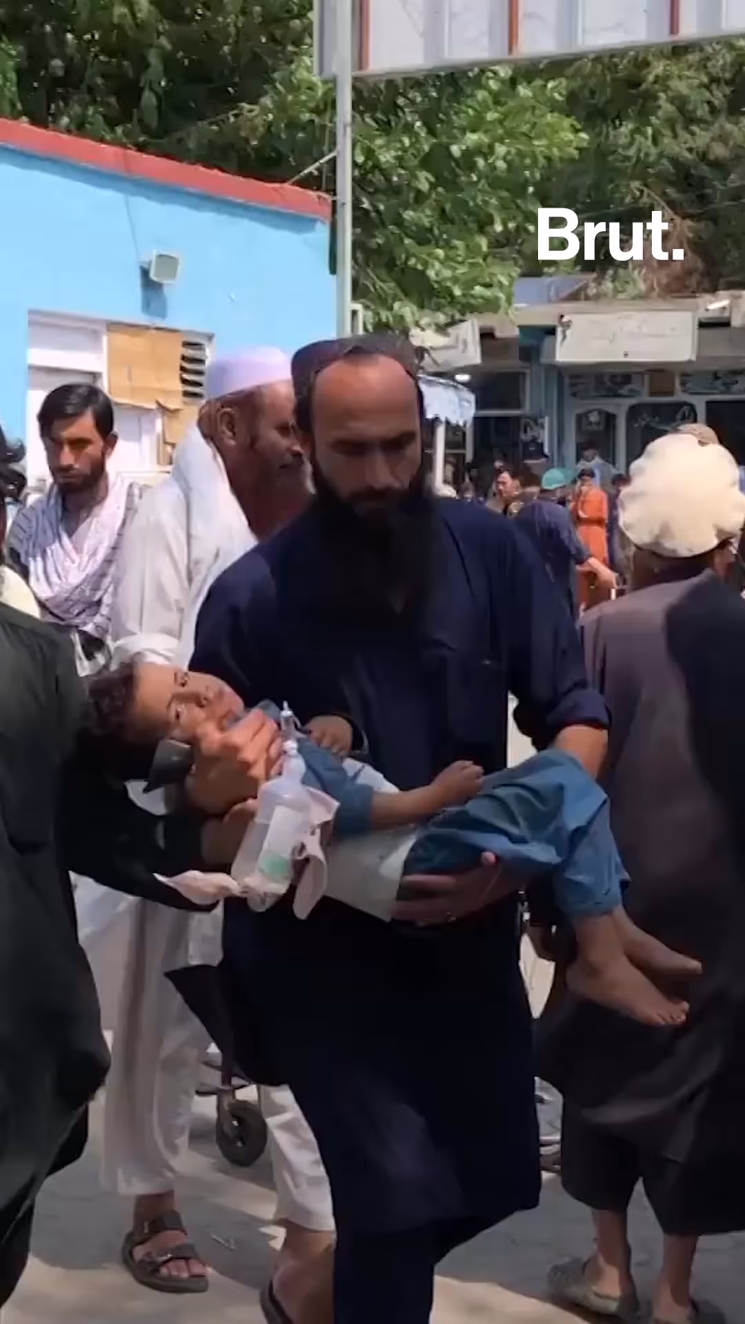 un-puissant-seisme-fait-800-victimes-en-afghanistan