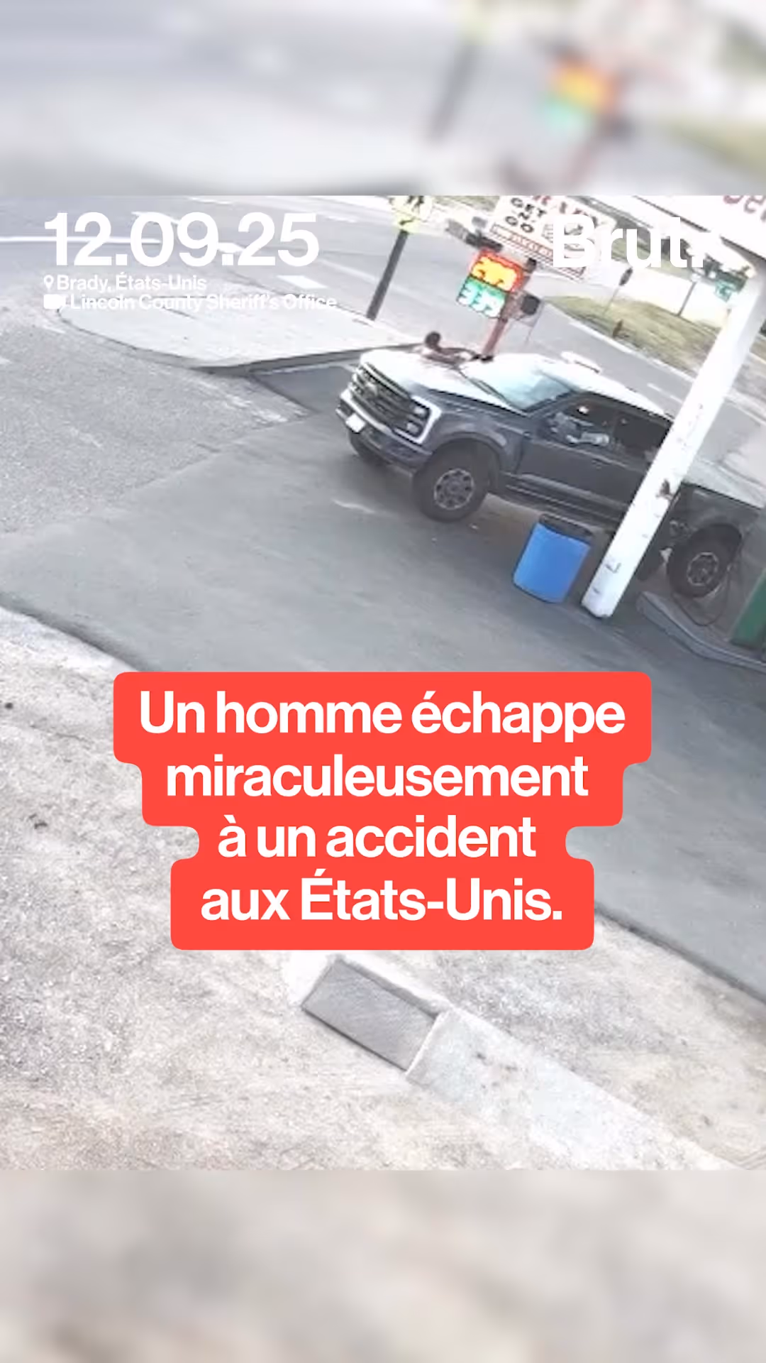 un-automobiliste-echappe-de-peu-a-un-accident