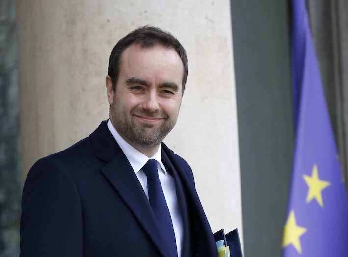 En direct : Sébastien Lecornu a remis sa démission à Emmanuel Macron, qui l'a acceptée