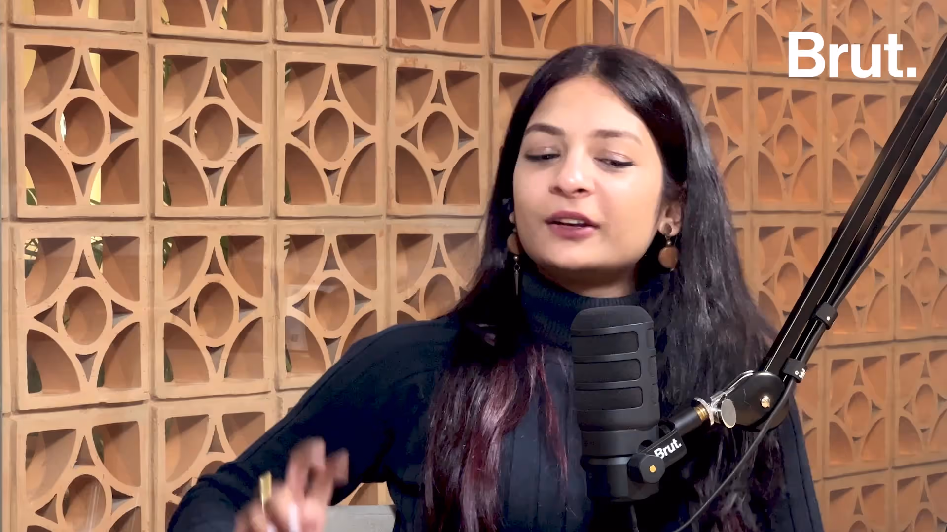 sahiba-bali-on-dynamic-with-samay-raina-and-latent-shark-tank-india-bollywood