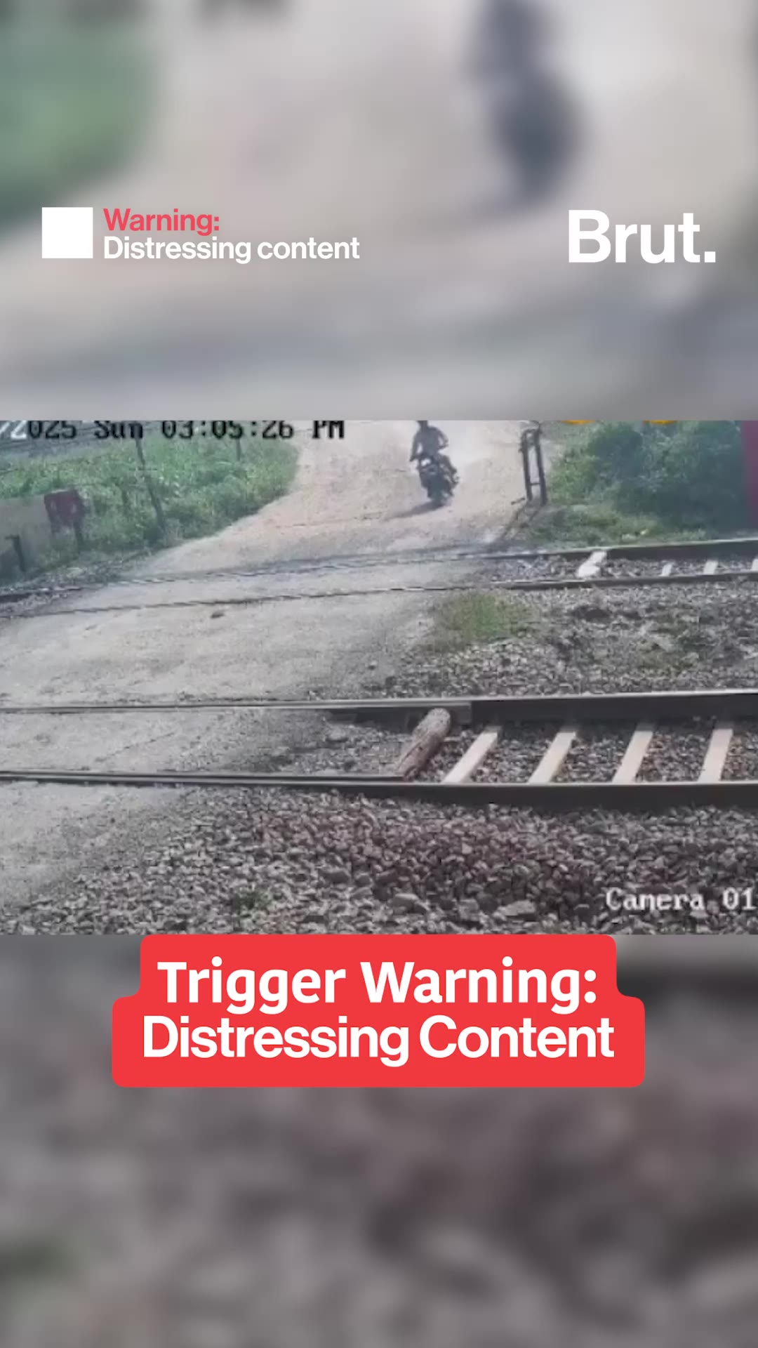 Man's risky attempt to cross a railway crossing