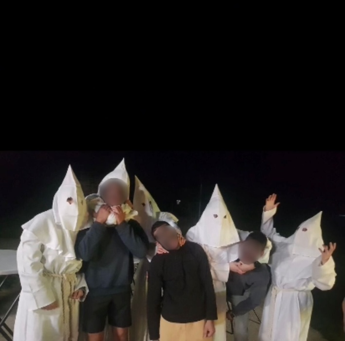 Déguisements du Ku Klux Klan et blackfaces : scandale après la soirée d’un club de parachutisme dans l’Aube