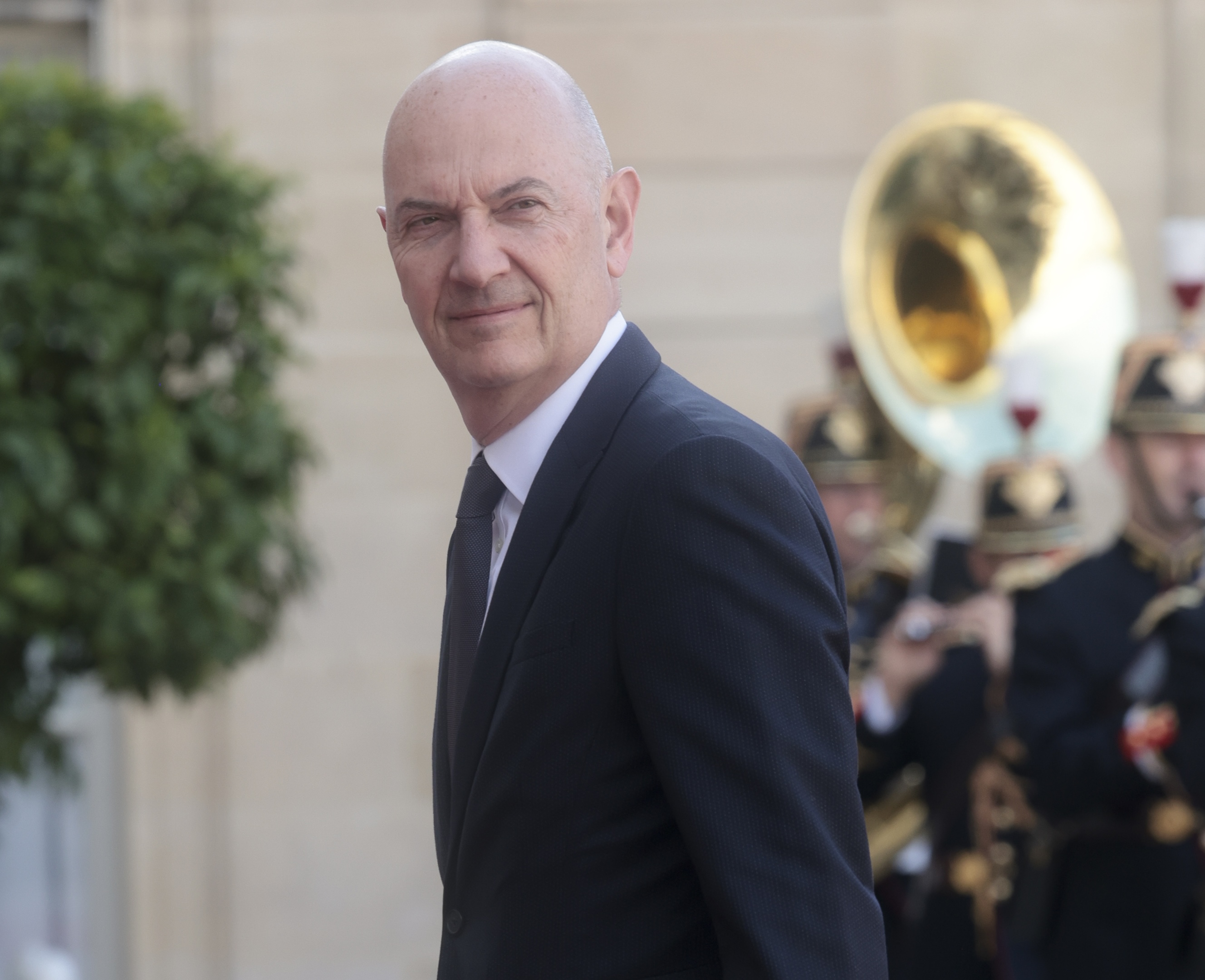 Lescure juge "assez raisonnable" de réserver la prime de Noël aux familles avec enfants