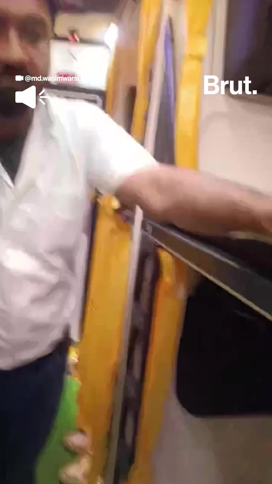 emergency-exit-on-bus