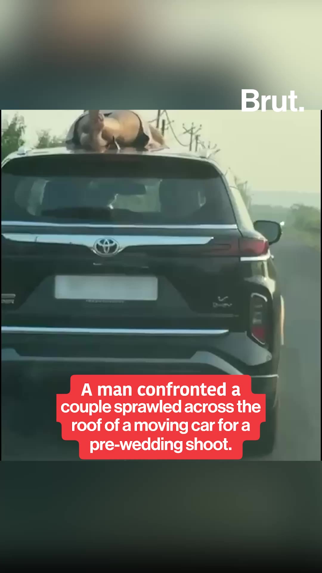 couple-s-pre-wedding-shoot-atop-a-moving-car