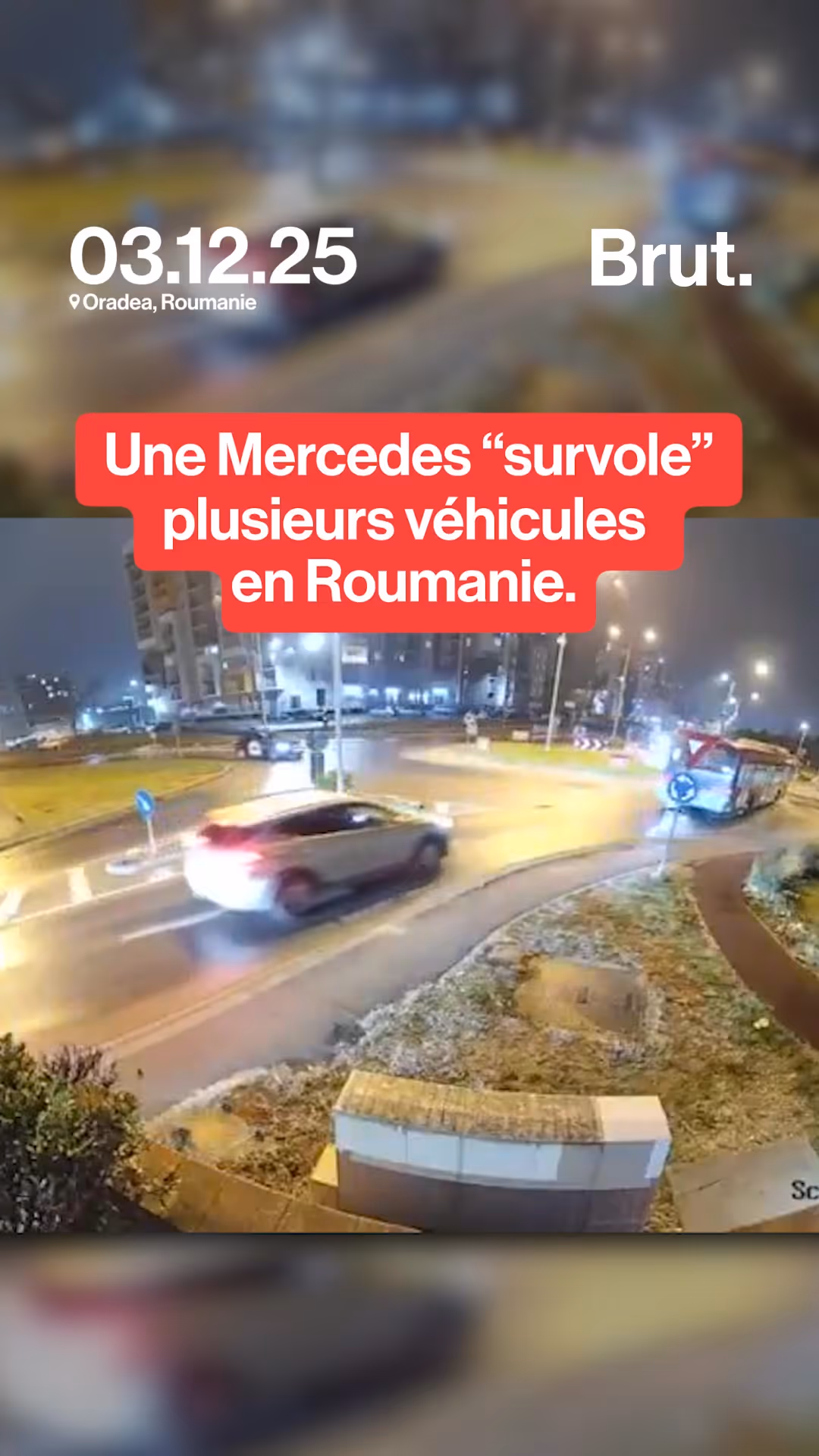 une-mercedes-decolle-au-dessus-d-un-bus-et-de-deux-voitures