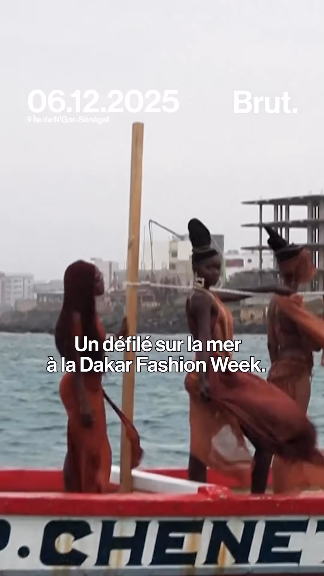 defile-sur-l-eau-a-la-fashion-week-de-dakar