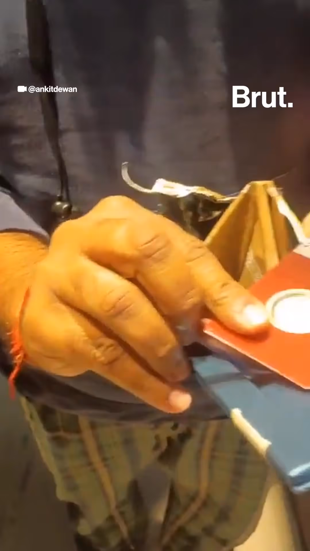 man-gets-rs-1-coin-instead-of-gold-coin