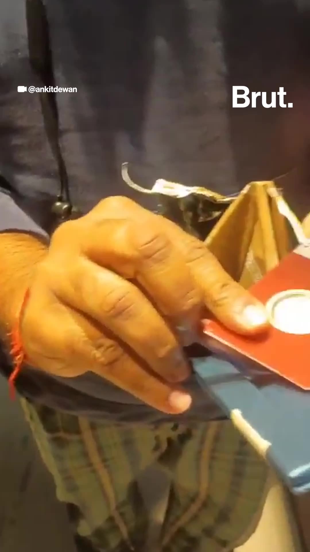 Man gets Rs. 1 coin instead of gold coin