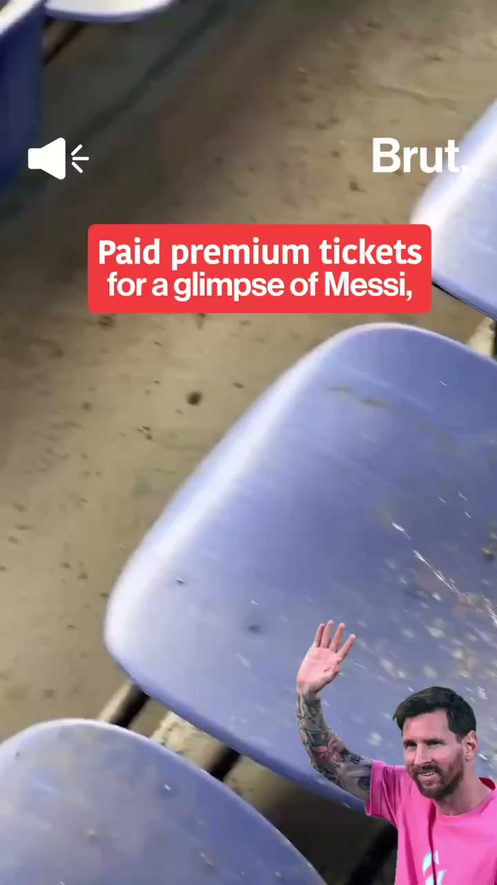 Scenes from the stands during Messi’s Delhi tour