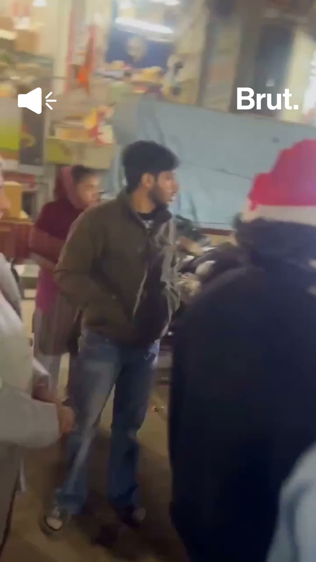 bajrang-dal-disrupts-people-wearing-santa-caps