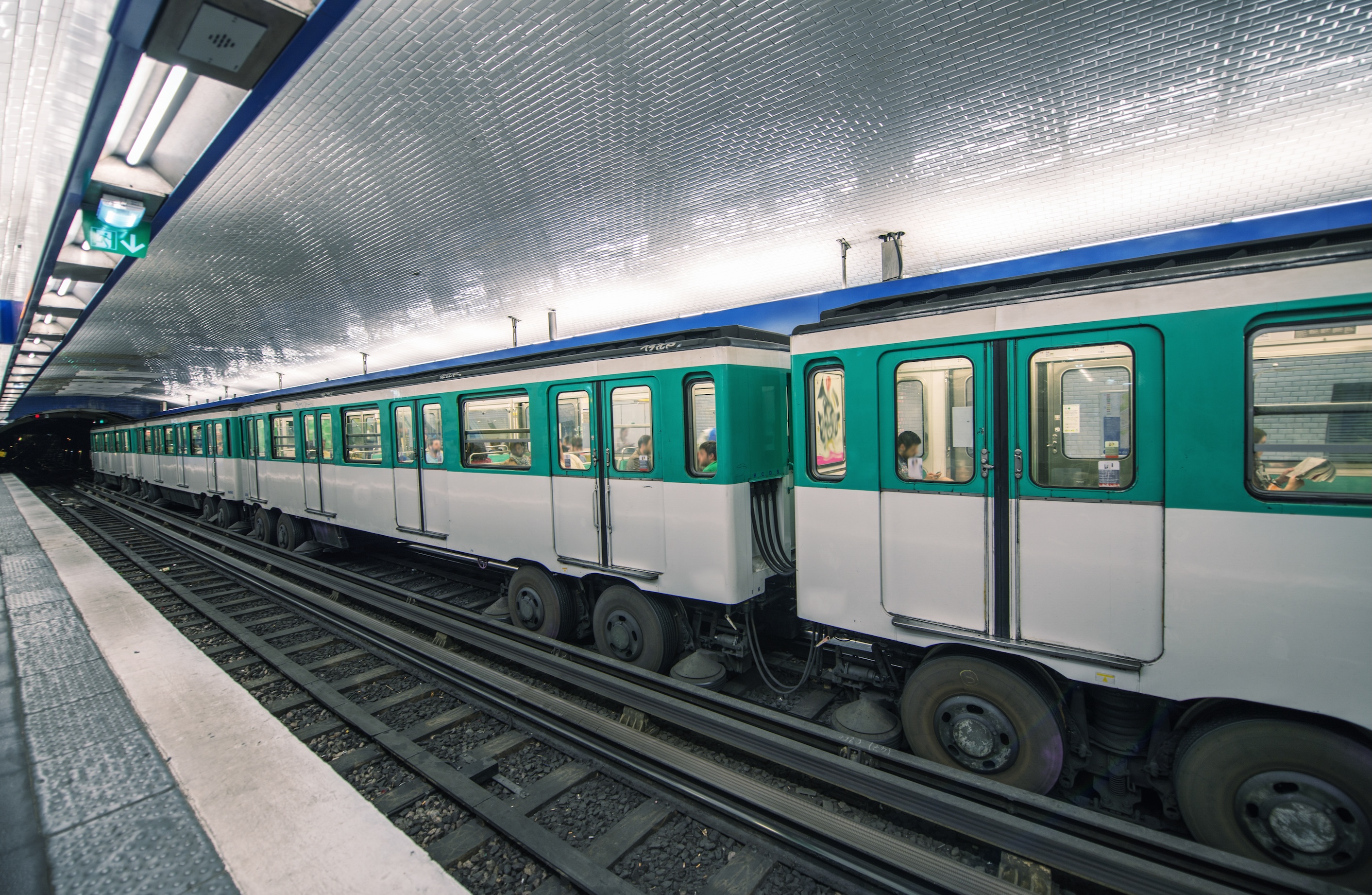 Trois femmes blessées au couteau dans le métro parisien, le suspect interpellé