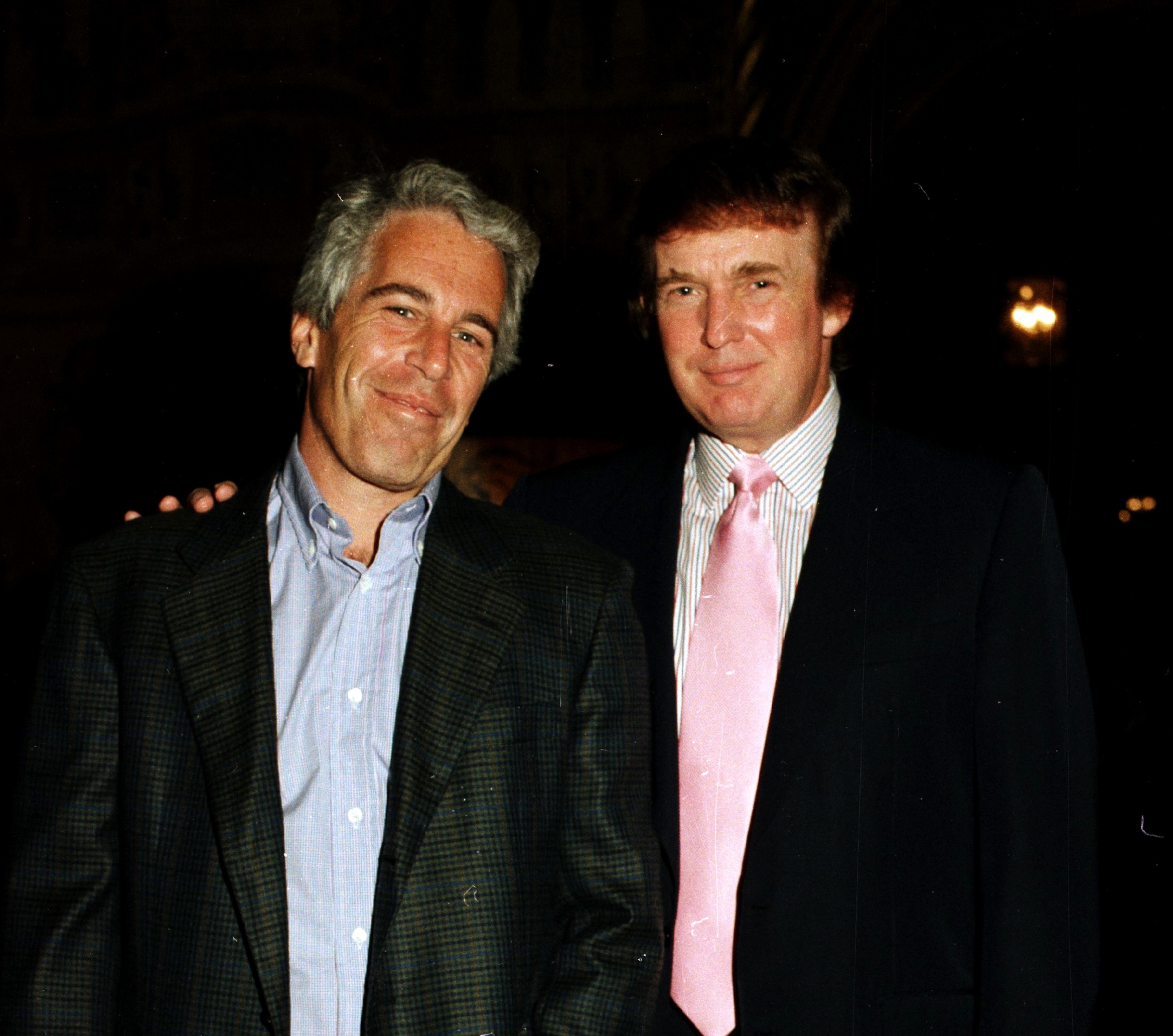 Epstein : Trump appelle à "couvrir de honte" les démocrates