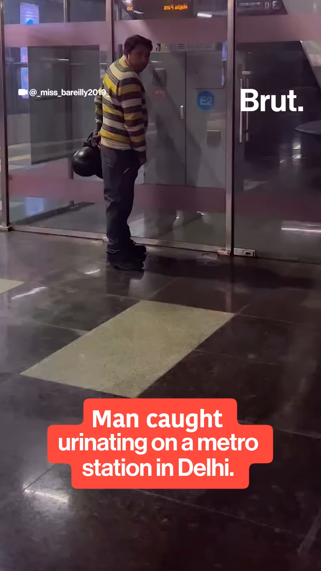 man-caught-urinating-inside-metro-station