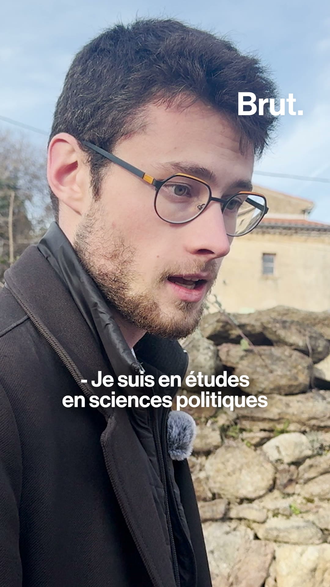 24 ans, étudiant et maire.