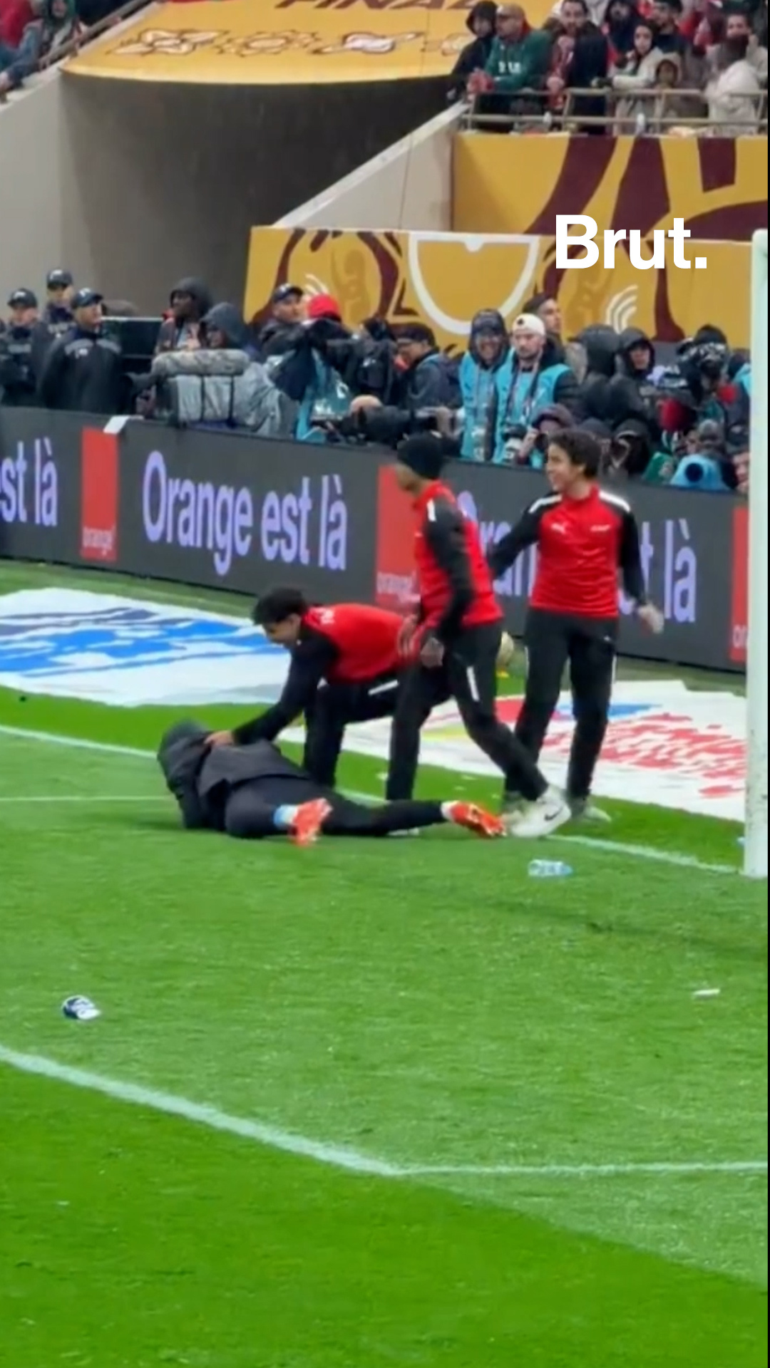 Le président de la commission des arbitres de la CAF s'exprime sur la polémique des serviettes.