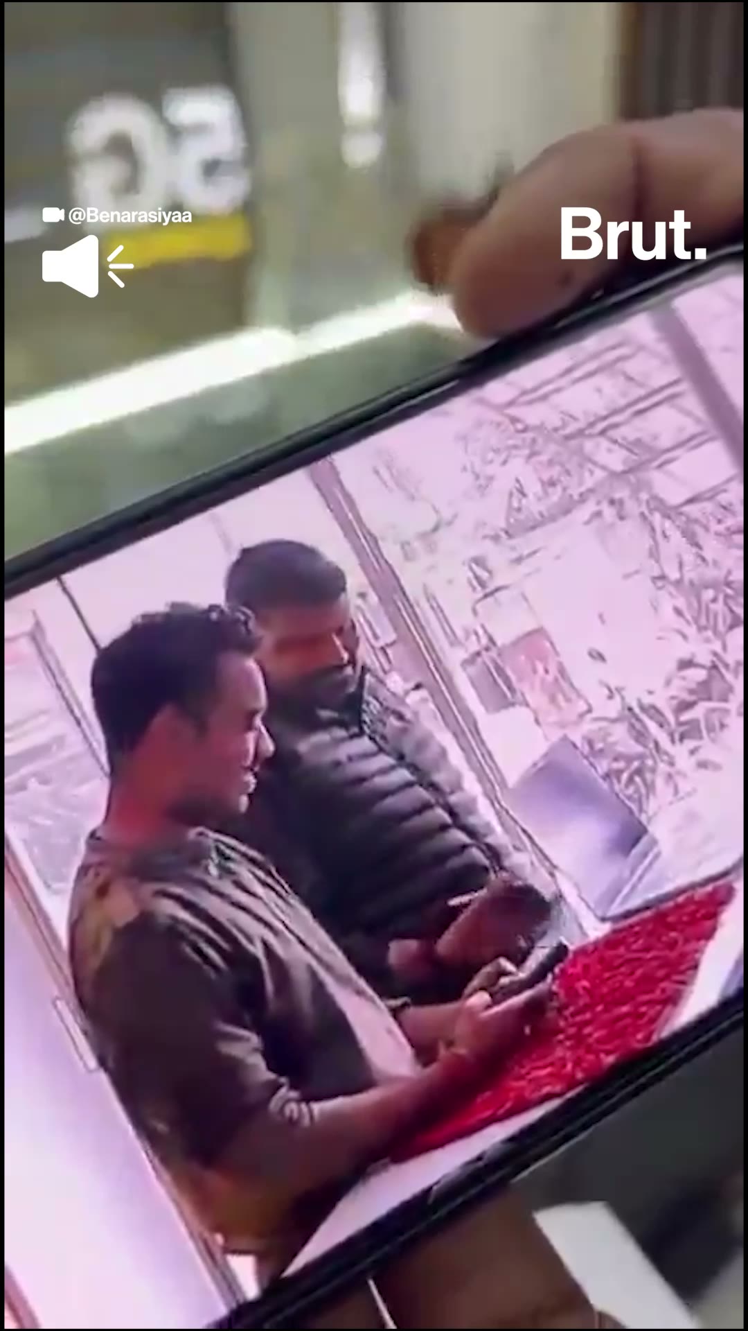 Cops suspended for allegedly stealing iPhone